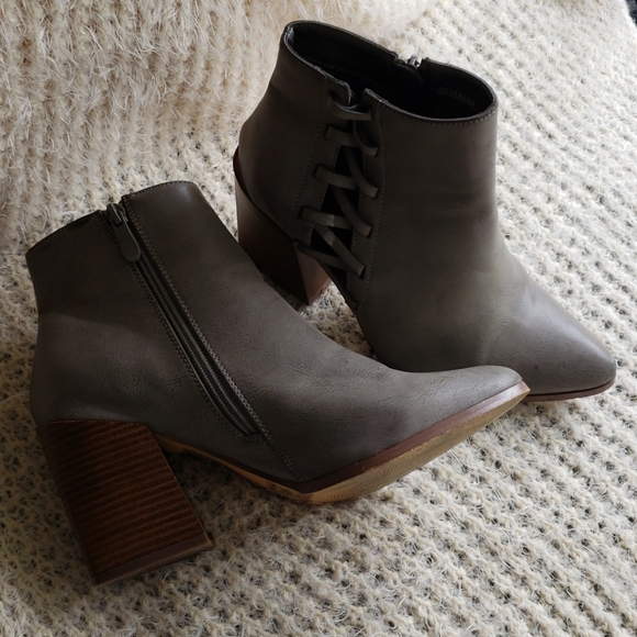 Cute boots - Picture 2 of 6